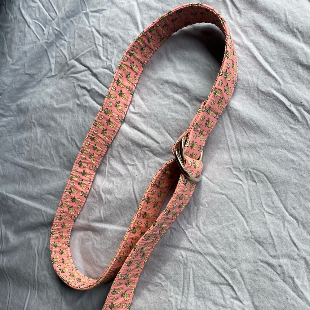 Vineyard VINES Pink Pineapples Belt L